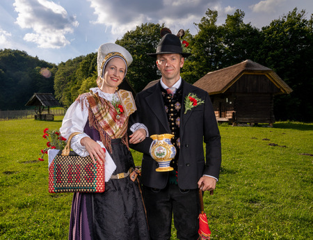 FOTO PAR iz naslovnic majolka Mih Lindič